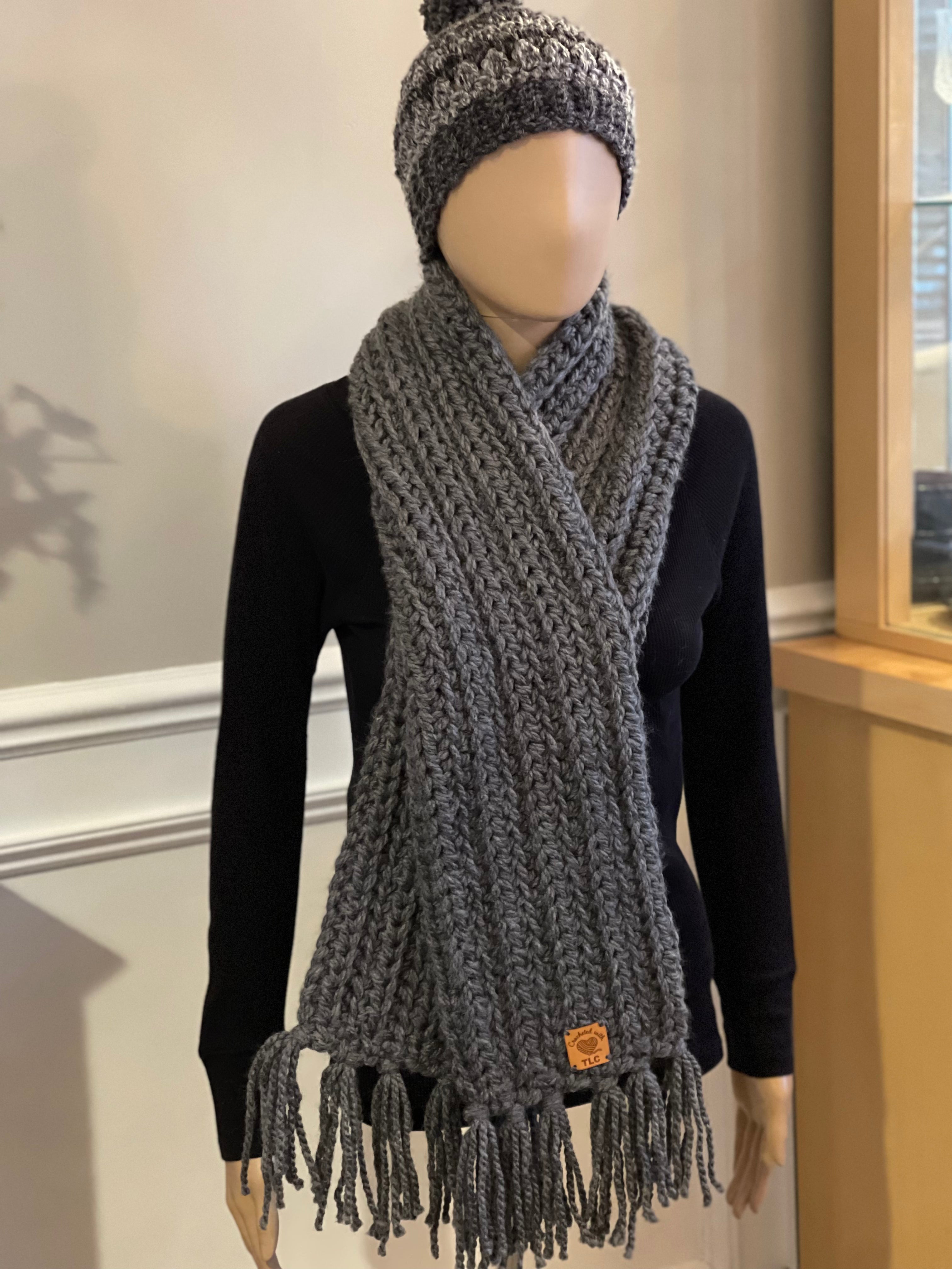 MAXWELL SIGNATURE WARM, SOFT & CHUNKY SCARF CROCHET PATTERN